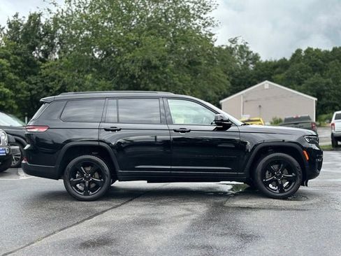 Used 2023 Jeep Grand Cherokee L Limited w/ Black Appearance Package AWD/4WD image 6