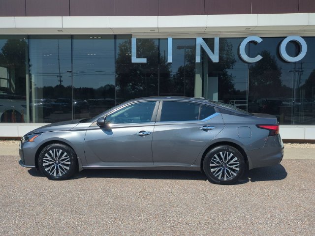 Used 2023 Nissan Altima 2.5 SV AWD/4WD image 3