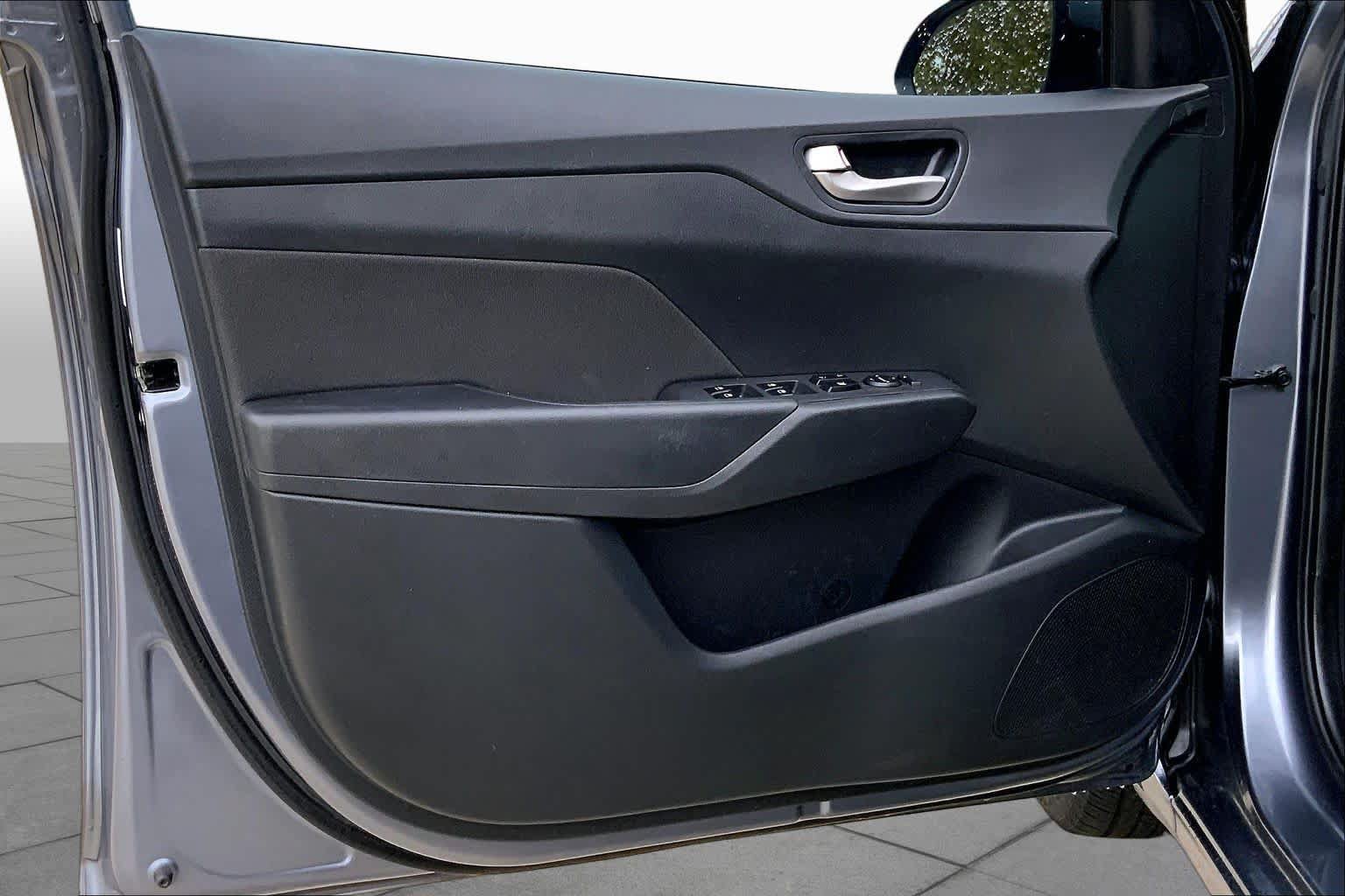 Used 2020 Hyundai Accent SE FWD image 21
