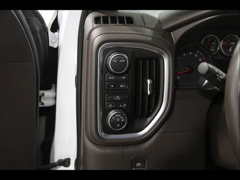 Certified 2021 Chevrolet Silverado 1500 LT w/ Convenience Package II AWD/4WD image 6