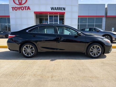 Used 2016 Toyota Camry SE w/ Moonroof Package image 3