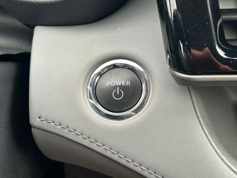 Used 2023 Toyota Highlander XLE image 24