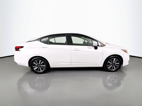 Used 2021 Nissan Versa SV image 11