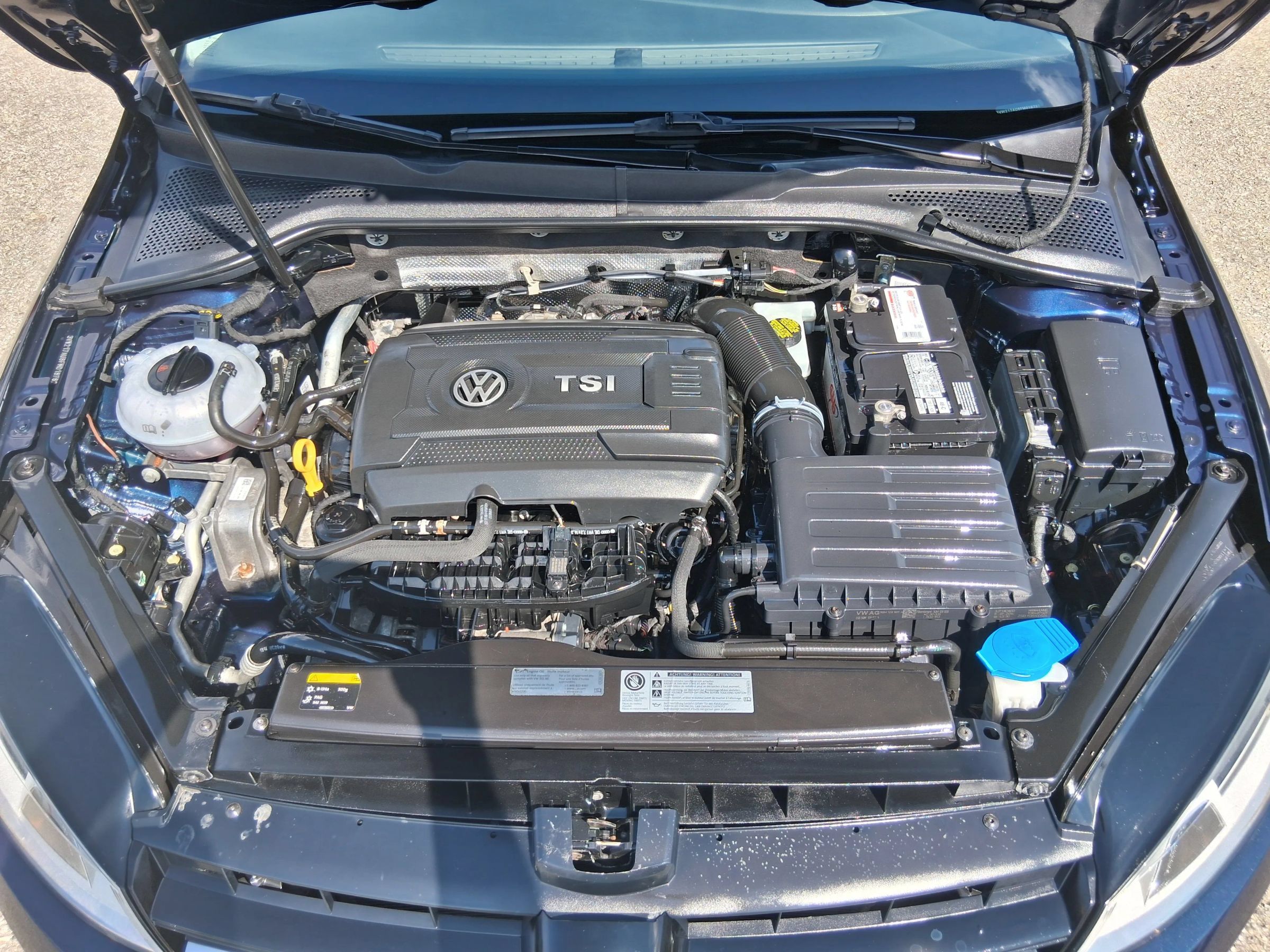 Used 2015 Volkswagen Golf S FWD image 2