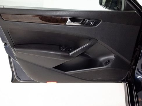 Used 2015 Volkswagen Passat 1.8T SEL Premium image 9