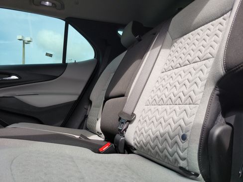 Used 2023 Chevrolet Equinox LS FWD image 11