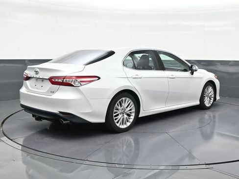 Used 2018 Toyota Camry XLE FWD image 5