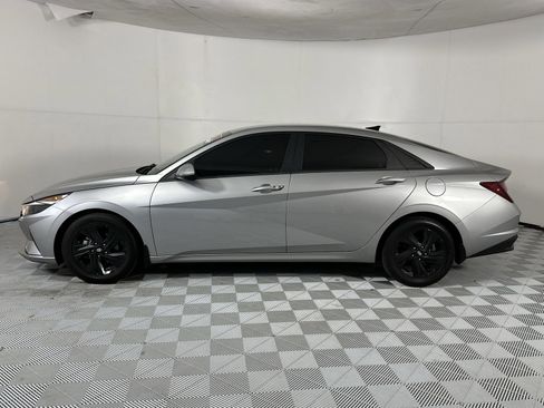 Used 2022 Hyundai Elantra SEL FWD image 5