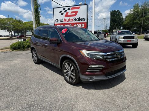 Used 2017 Honda Pilot Touring image 2