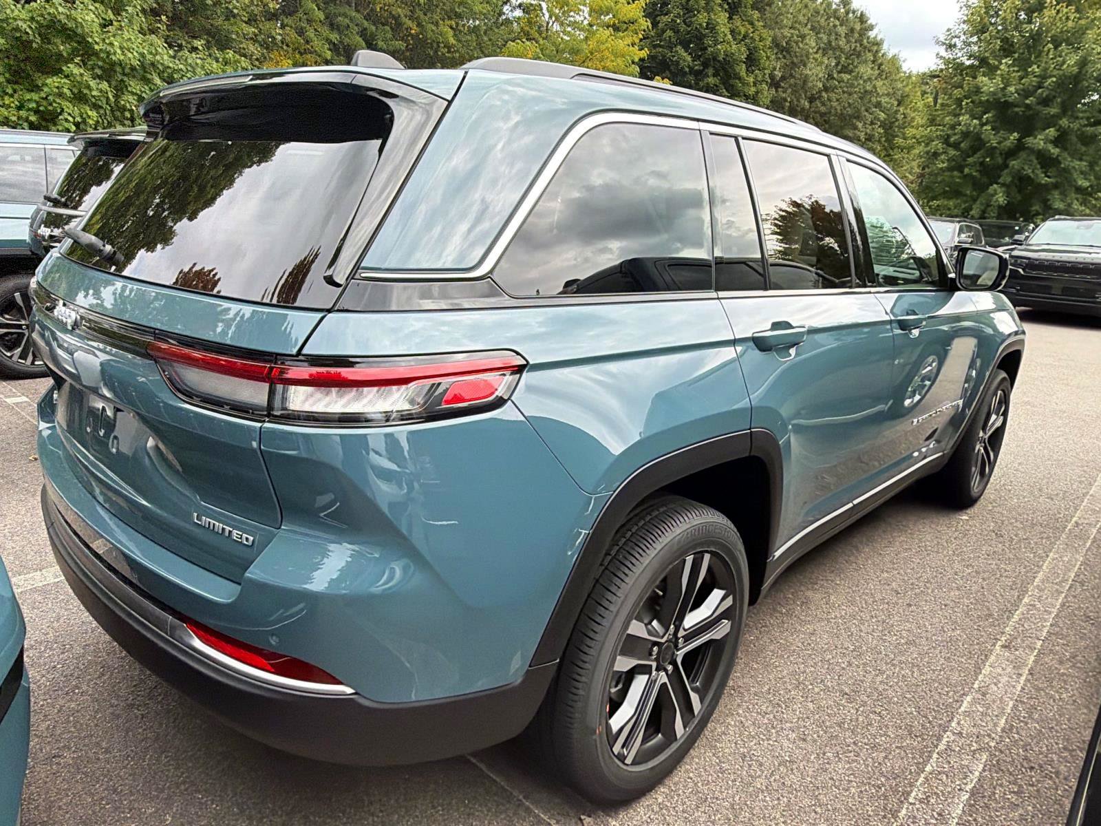 New 2027 Jeep Grand Cherokee Limited AWD/4WD image 2