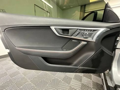 Used 2019 Jaguar F-TYPE Coupe RWD image 10