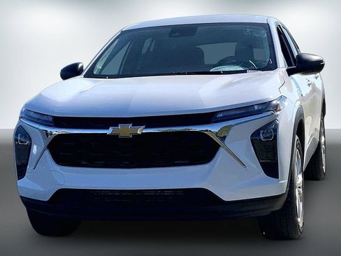 Used 2026 Chevrolet Trax LS FWD image 6