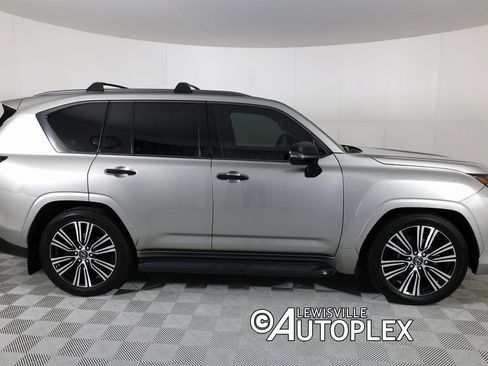Used 2024 Lexus LX 600 4WD w/ Luxury Package image 4