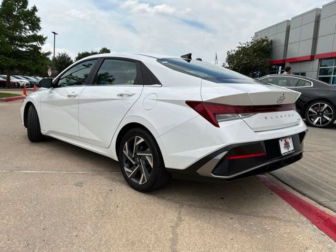 Used 2025 Hyundai Elantra Limited FWD image 8