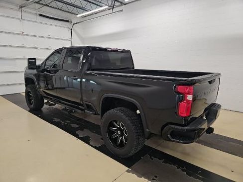 Used 2021 Chevrolet Silverado 2500 Custom w/ Custom Value Package AWD/4WD image 3