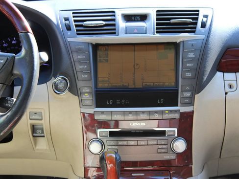 Used 2010 Lexus LS 460 RWD image 23
