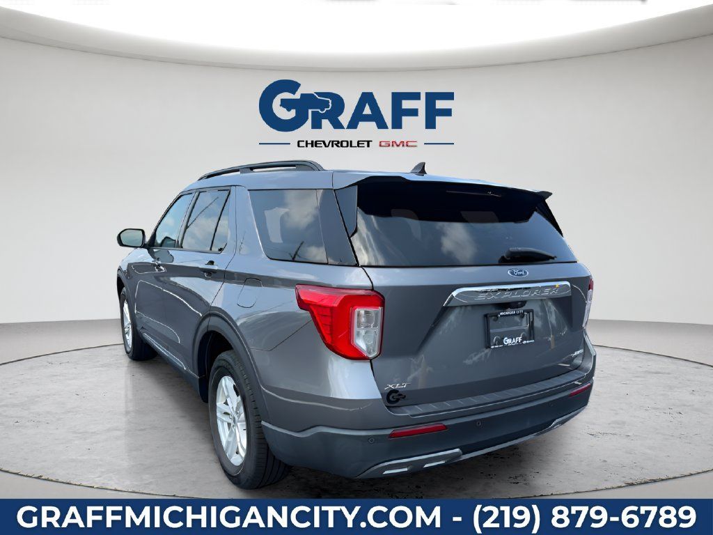 Used 2022 Ford Explorer XLT w/ Equipment Group 202A AWD/4WD image 3