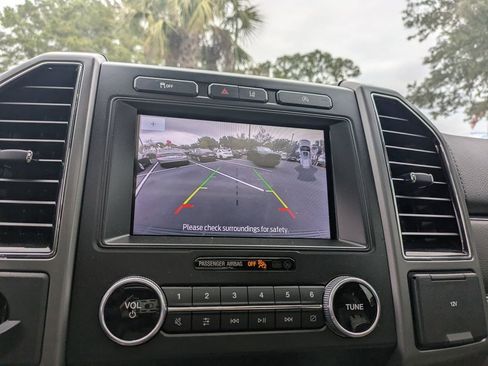 Used 2021 Ford Expedition XLT image 22