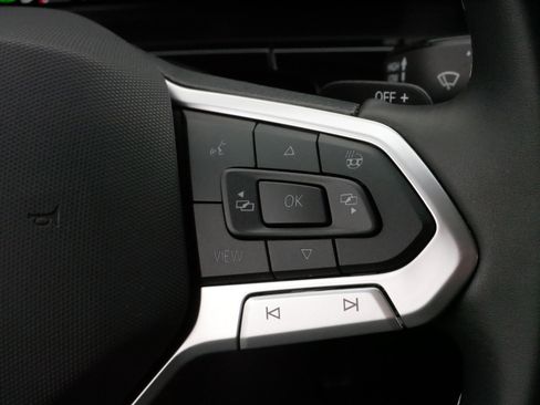 Certified 2025 Volkswagen Atlas Cross Sport SE image 25