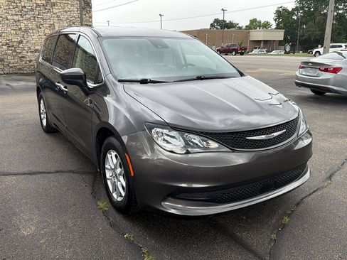 Used 2023 Chrysler Voyager LX FWD image 1