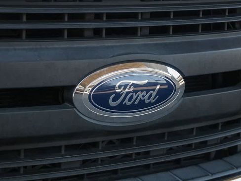Used 2017 Ford F550 2WD Crew Cab Super Duty image 5