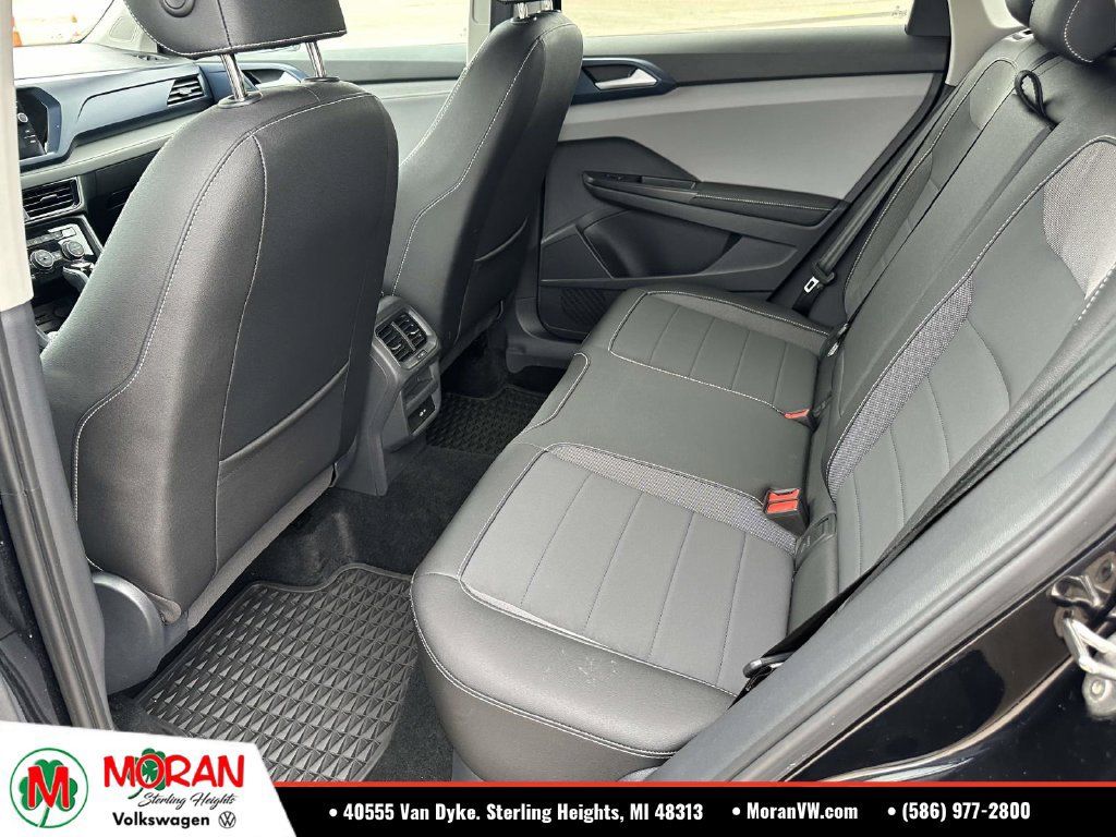 Certified 2024 Volkswagen Taos SE AWD/4WD image 12