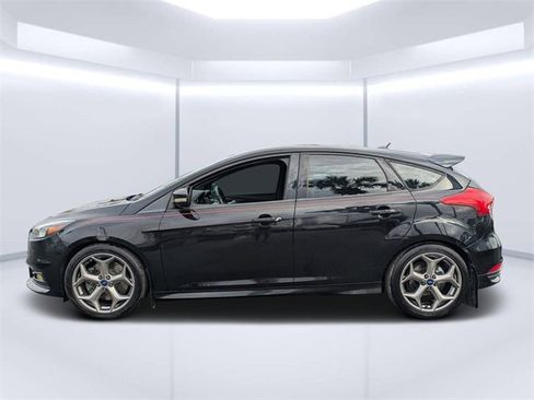 Used 2017 Ford Focus ST image 6