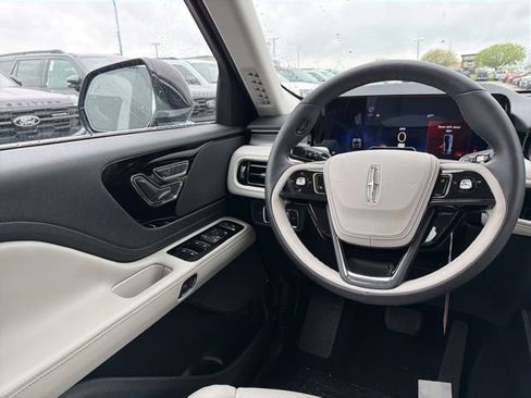 New 2026 Lincoln Aviator AWD image 18