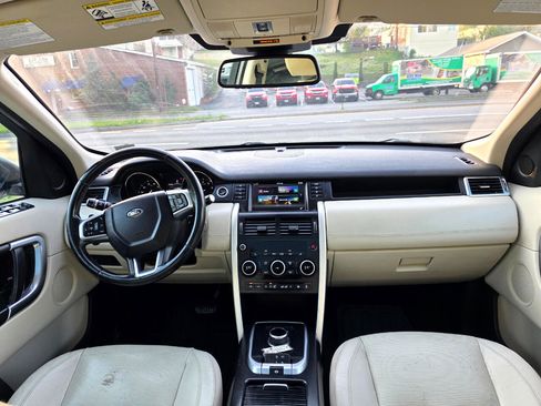 Used 2017 Land Rover Discovery Sport HSE Luxury image 19