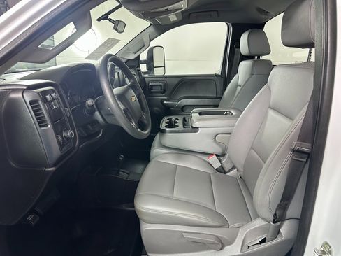 Used 2019 Chevrolet Silverado 2500 W/T w/ Snow Plow Prep Package image 8