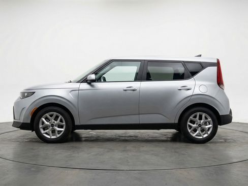 Used 2025 Kia Soul LX w/ LX Technology Package image 5