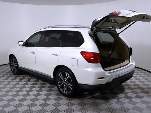 Used 2018 Nissan Pathfinder Platinum FWD image 11