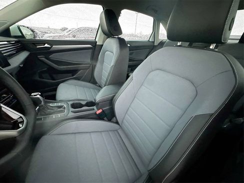 Used 2025 Volkswagen Jetta SE FWD image 22