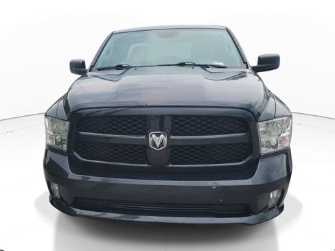 Used 2017 RAM 1500 Express RWD image 2