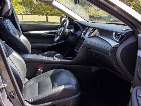 Used 2019 INFINITI QX50 Essential w/ Premium Heat Package image 22