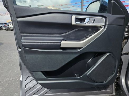 Used 2023 Ford Explorer Limited image 14