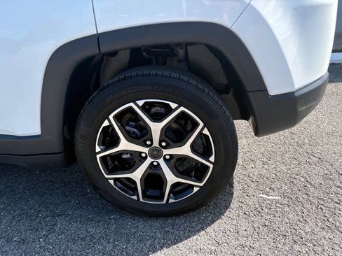 Certified 2025 Jeep Compass Limited AWD/4WD image 10