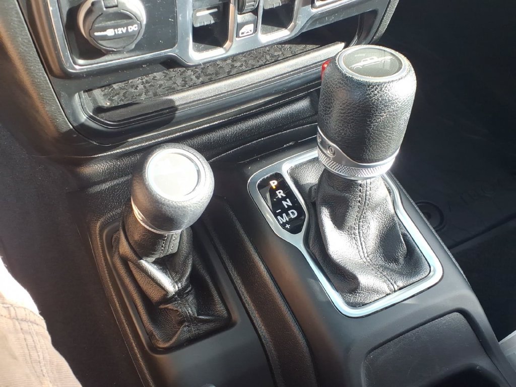 Used 2020 Jeep Gladiator Sport w/ Quick Order Package 24S AWD/4WD image 15