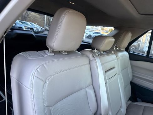 Used 2023 Ford Explorer Limited w/ Limited Technology Package image 23