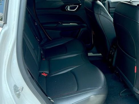 Used 2025 Jeep Compass Trailhawk AWD/4WD image 39