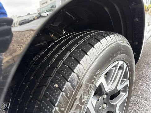 Used 2026 RAM 1500 Laramie AWD/4WD image 11