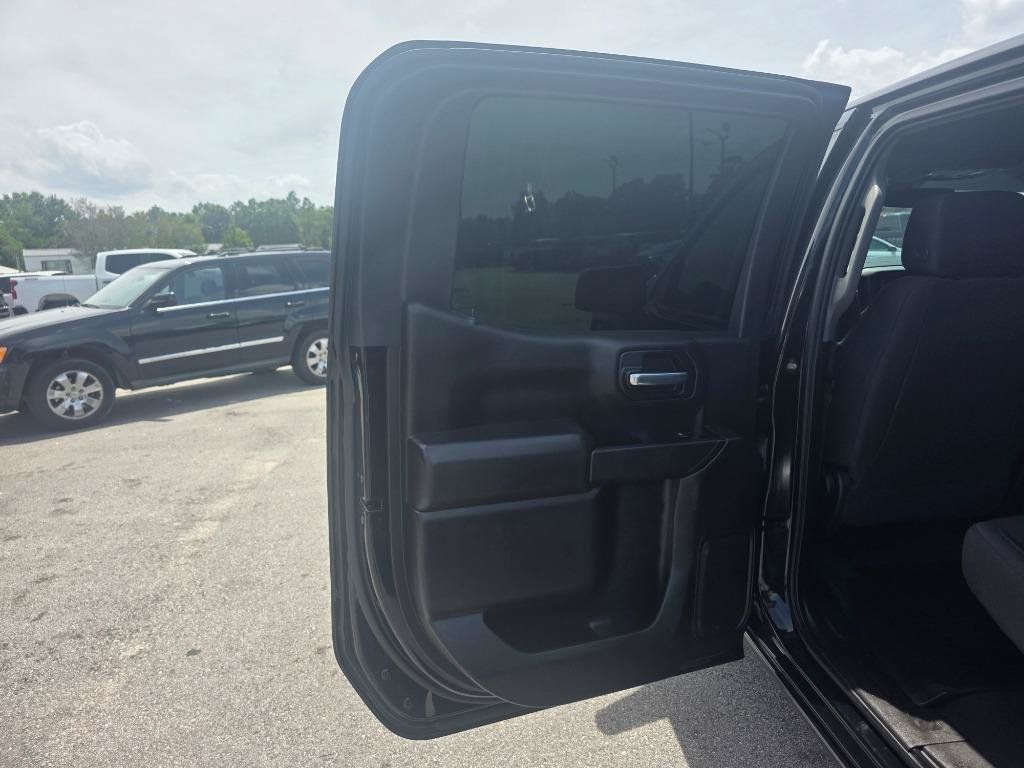 Used 2020 Chevrolet Silverado 1500 Custom w/ Custom Convenience Package AWD/4WD image 8