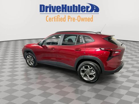 Used 2025 Chevrolet Trax LT w/ LT Convenience Package image 6