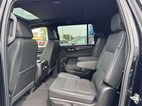 Used 2024 GMC Yukon XL Denali image 10