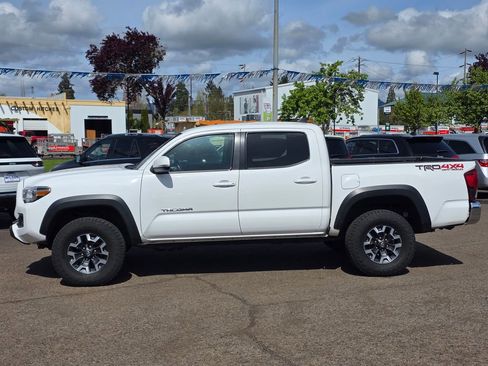 Used 2018 Toyota Tacoma TRD Off-Road image 28