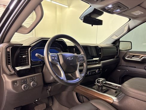 Used 2023 Chevrolet Silverado 1500 LT Trail Boss w/ LT Trail Boss Premium Package image 4