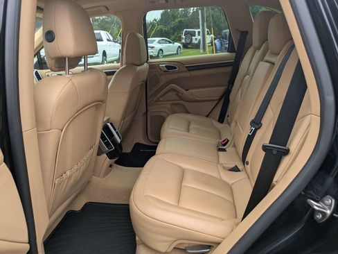 Used 2016 Porsche Cayenne AWD/4WD image 15