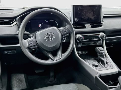 Used 2025 Toyota RAV4 XLE AWD/4WD image 18