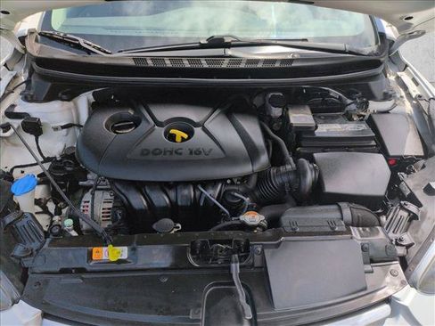 Used 2015 Hyundai Elantra SE FWD image 24