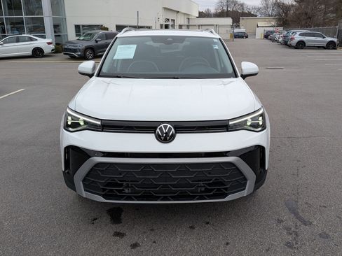 Used 2025 Volkswagen Taos SE image 8